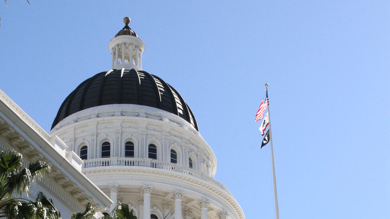 exterior of capital building in Sacramento