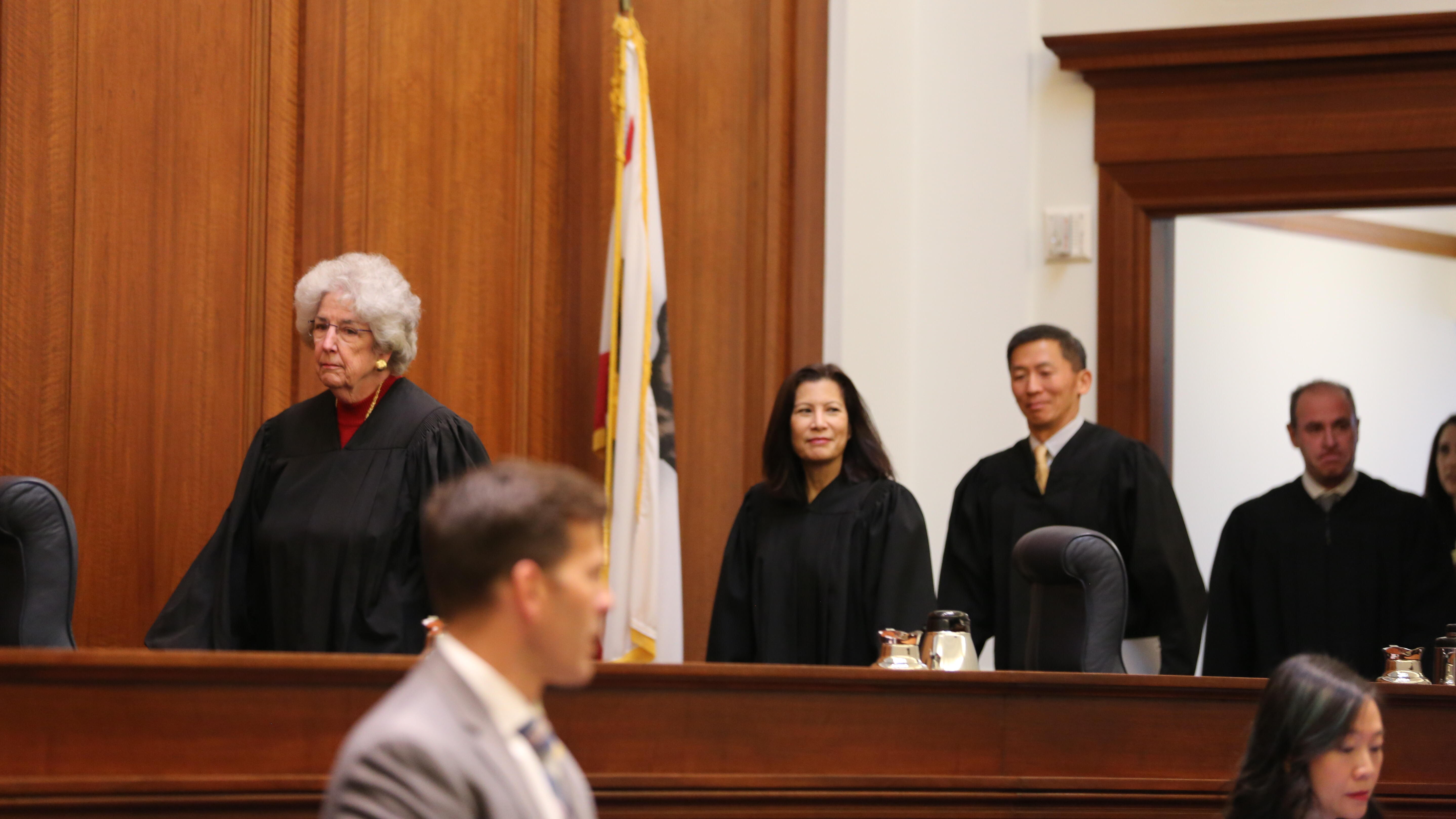Chief Justice Cantil-Sakauye Walks In for oral argument