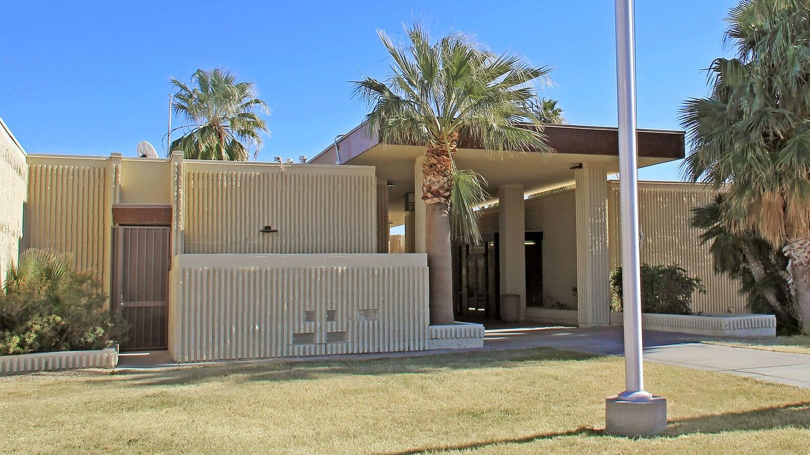 outdoor shot of frong of needles courthouse