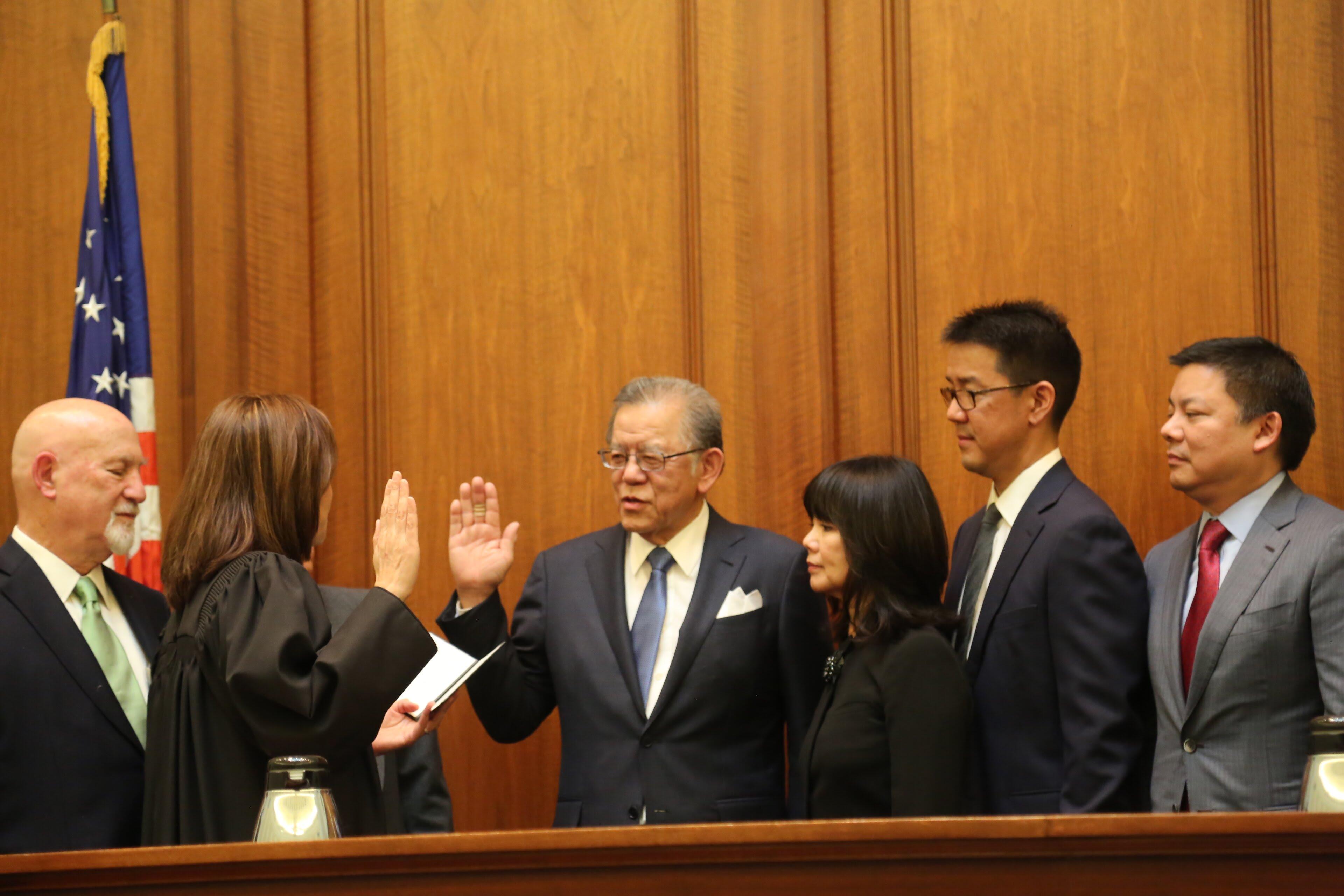 Justice Elwood Lui is sworn in by Chief Justice Tani G. Cantil-Sakauye.