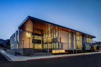 Photo of the outside of the Siskiyou County Courthouse in Yreka